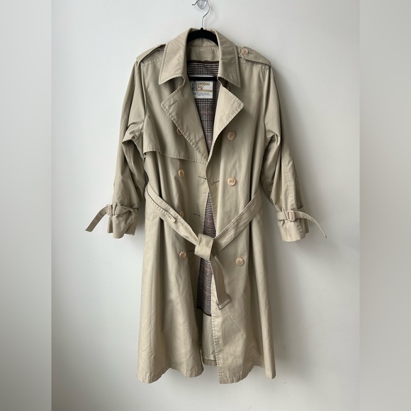 London Fog Jackets & Blazers - London Fog classic removable liner tan trench coat